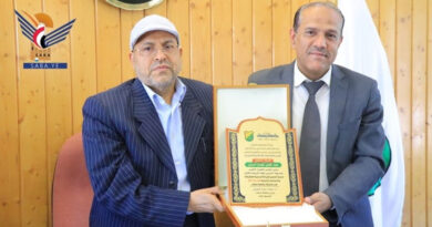 جامعة صنعاء تكرّم القاضي الدكتور عبد المؤمن شجاع الدين